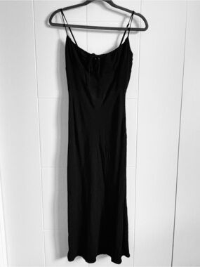 Aritzia Wilfred Bellow Midi Dress